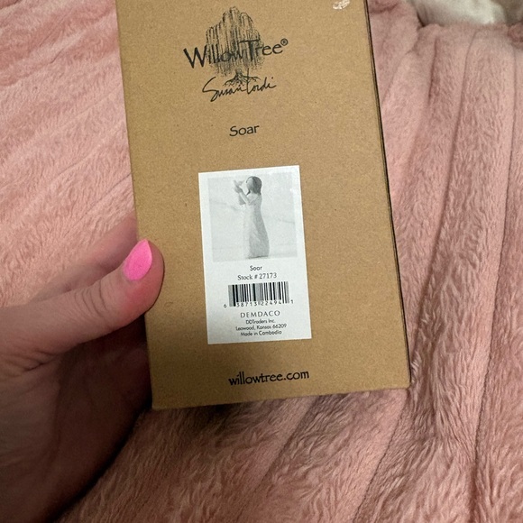 Demdaco Willow Tree Soar Figurine in White - Picture 3 of 3